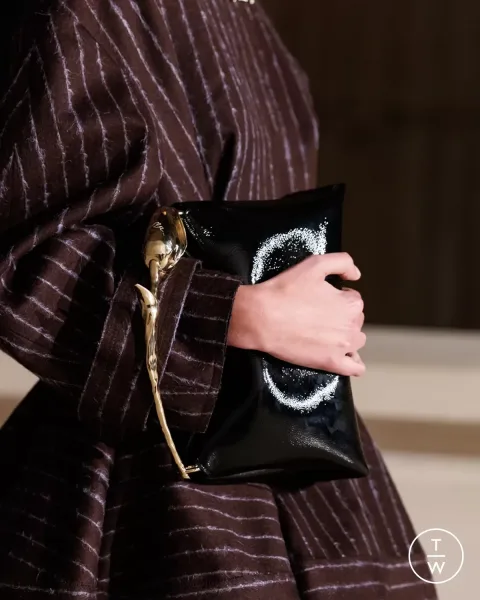 Winter 2026 Runway Report: Statement αξεσουάρ για εντυπωσιακά looks, που απογειώνουν την εμφάνιση!!