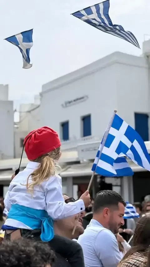 Στη Μύκονο η Εριέττα Κούρκουλου οικογενειακώς για την 25η Μαρτίου